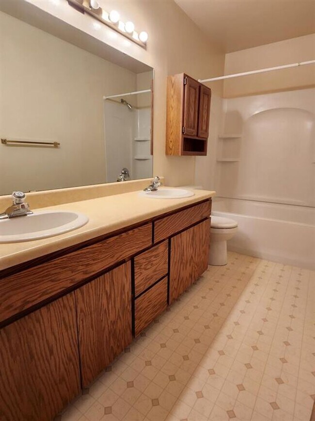 Building Photo - 4 La Crescenta Cir