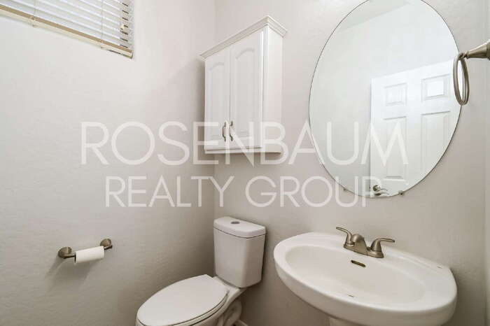 Building Photo - 1949 W Olive Way