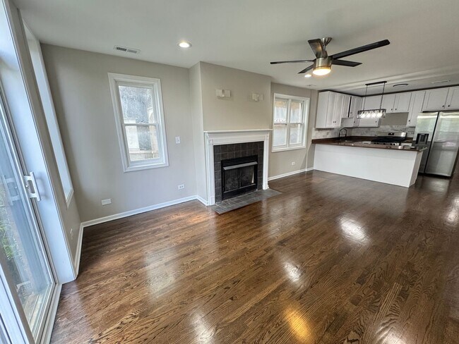 Building Photo - 5438 S Indiana Ave