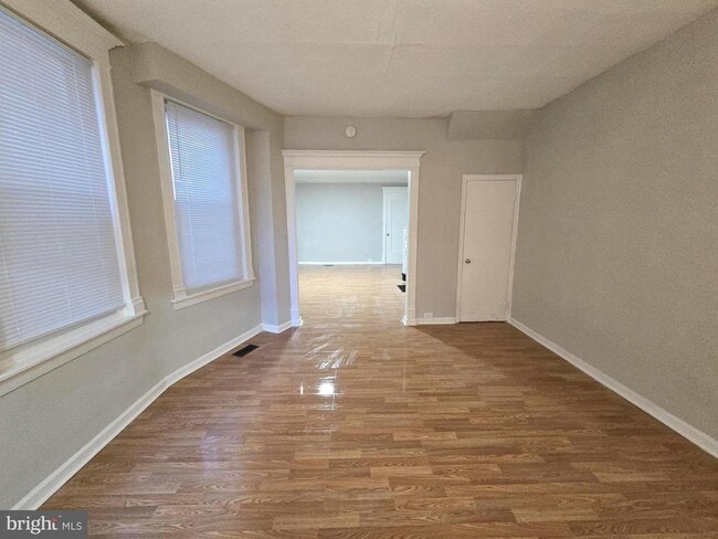 Building Photo - 5825 Ashland Ave