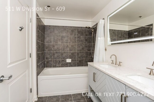 Building Photo - Old Town 2 bed 1 bath with in unit washer/...