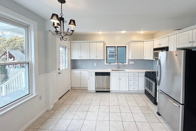 Building Photo - 80 Linden St