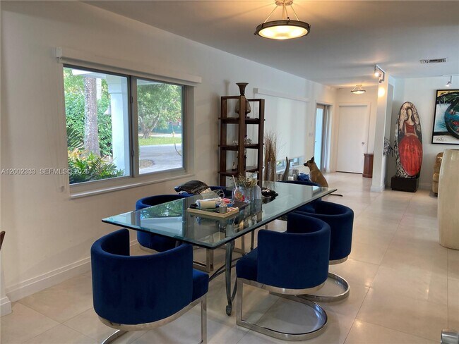 Building Photo - 9840 SW 69th Ave