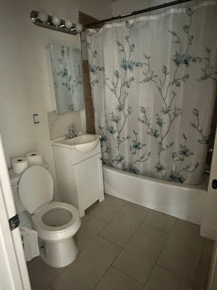 Building Photo - 17934 Fairfax St