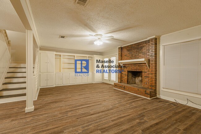 Building Photo - 3 Bed/2.5 Bath in Brookwood Subdivision