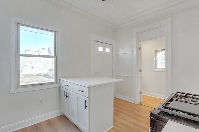 Building Photo - Updated 2 Bed, 1.5 Bath Home in Bloomfield...