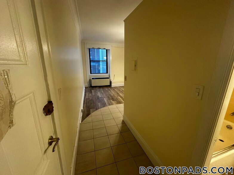 Building Photo - 62 Boylston St