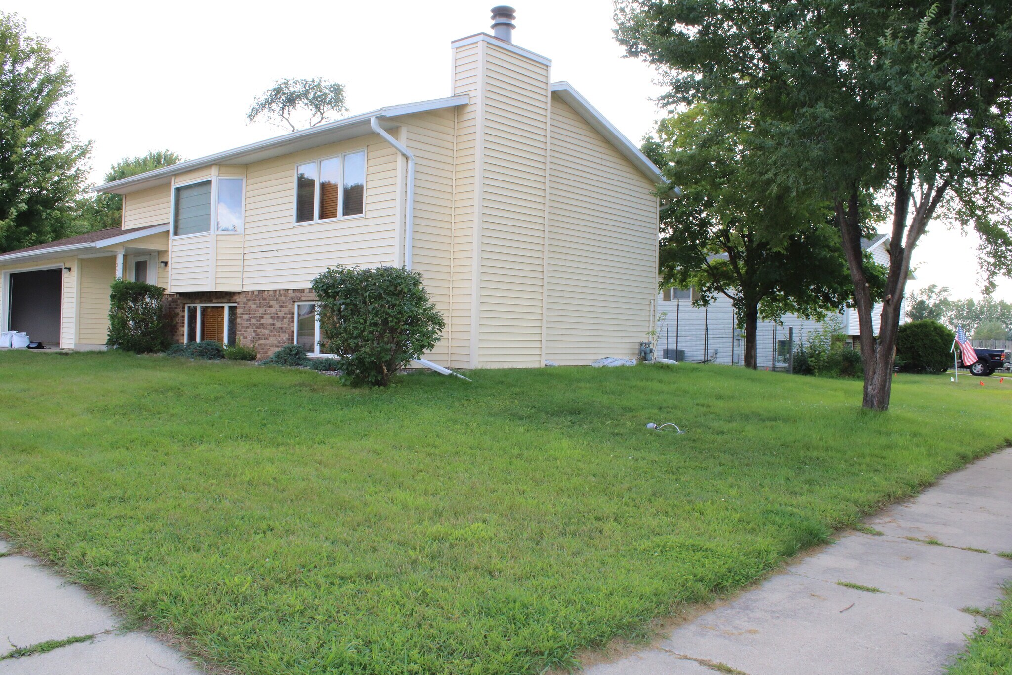 corner - 3991 Whiting Ln NE