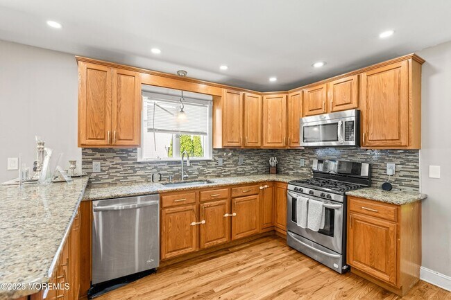 Building Photo - 7 Linden Ave