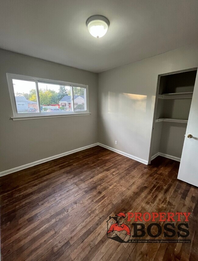 Building Photo - 1039 E 11th Ct
