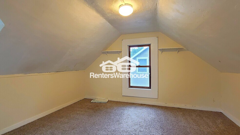 Building Photo - 528 E Walnut St