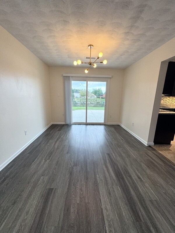Building Photo - 3021 Glastonbury Dr