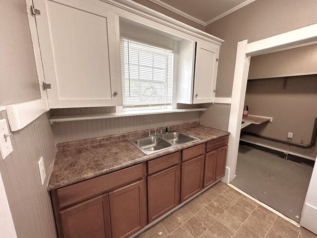 Building Photo - 4115 Congress Ave