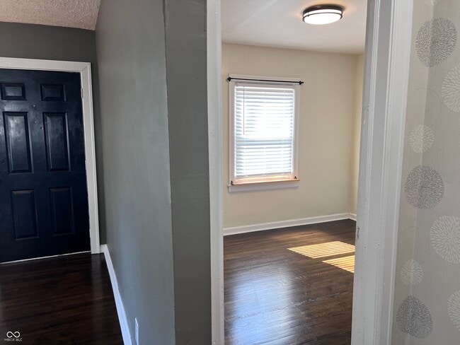 Building Photo - 1524 E 46th St