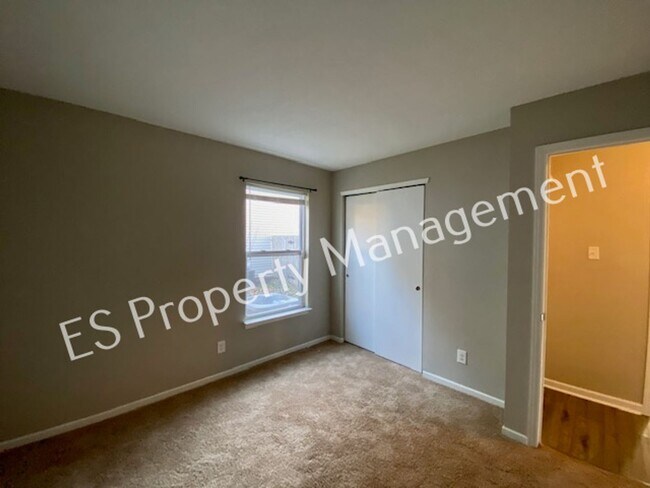 Building Photo - Stunning 3 Bedroom 2 Bath Home in Franklin Township!