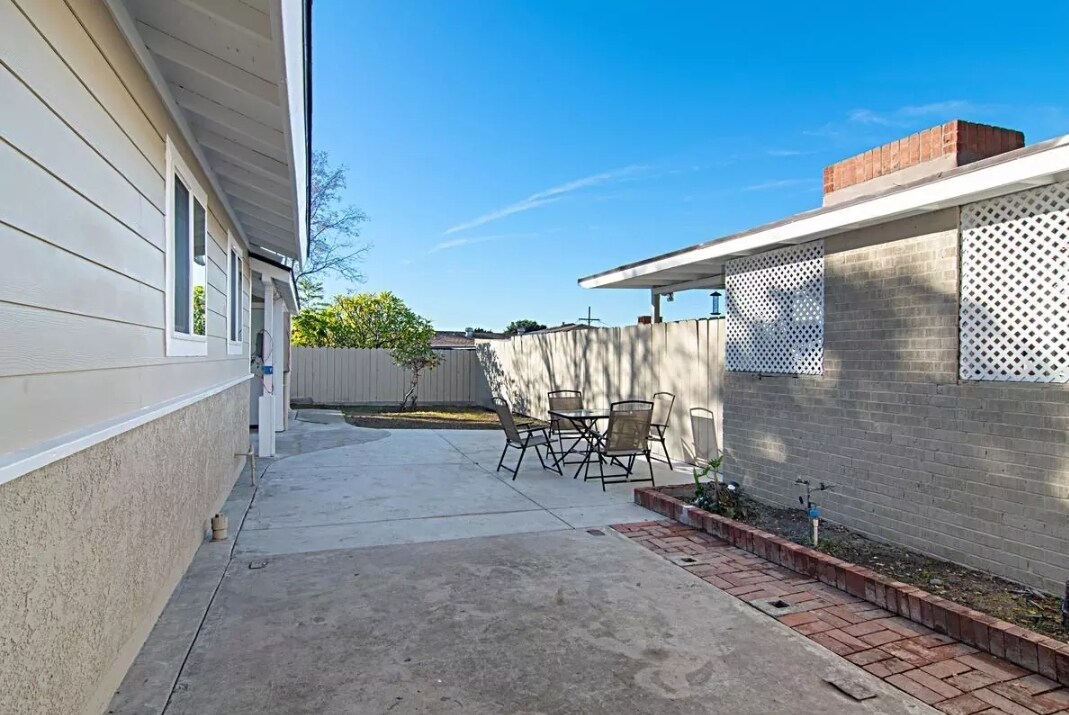 Building Photo - 8069 Darryl St