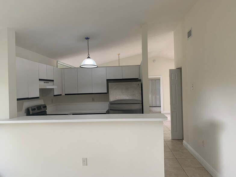 Building Photo - 9848 SW 117th Plz