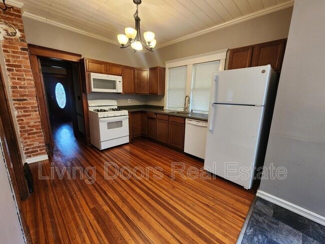 Building Photo - 837 Peach St