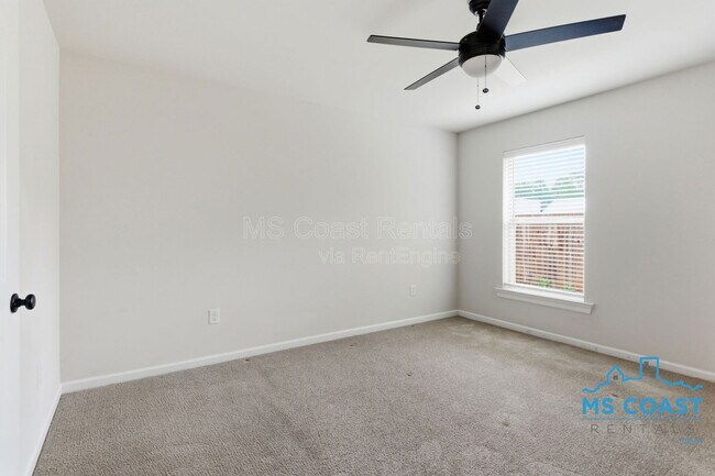 Building Photo - 14320 Southern Maple Ave