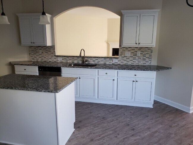 Building Photo - Three-Bedroom Home for Rent in New Riverside!