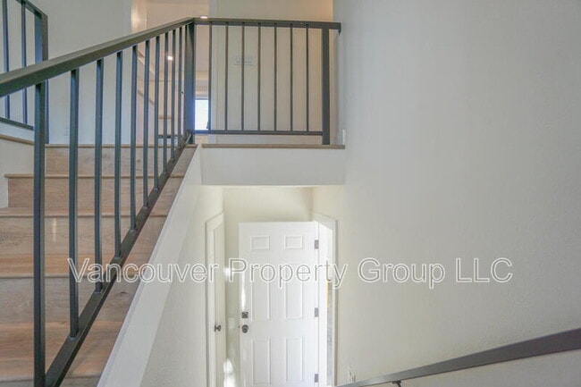 Building Photo - 819 SE Olympia Dr