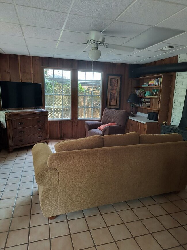 Building Photo - 4 bedroom Home 3 blocks from Gulf of America