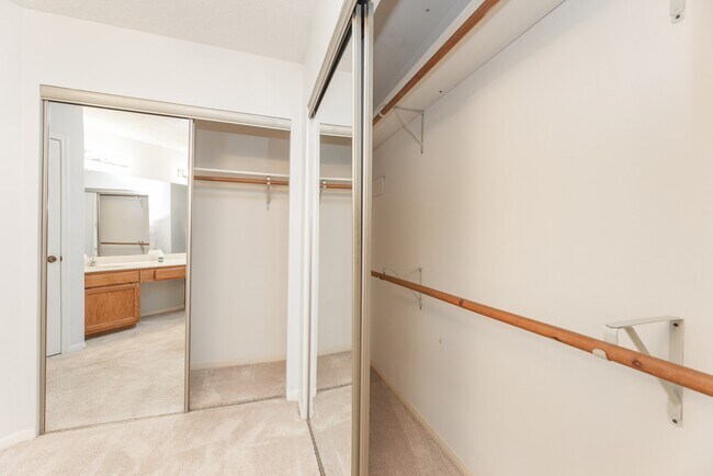 Building Photo - 6818 Brockington Dr