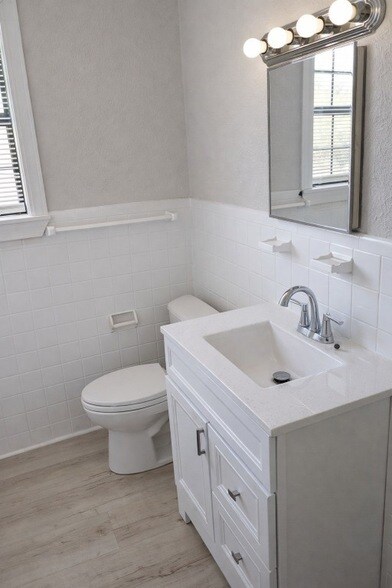 Building Photo - 5315 Bayway Dr