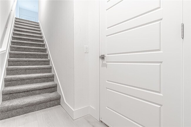 Building Photo - 2675 SW Livingston Square