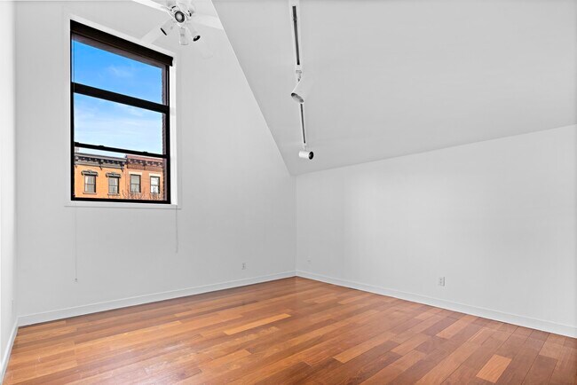 Building Photo - 299 Pavonia Ave