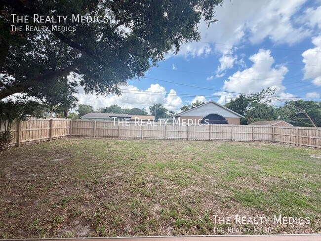 Building Photo - 3612 Surrey Dr