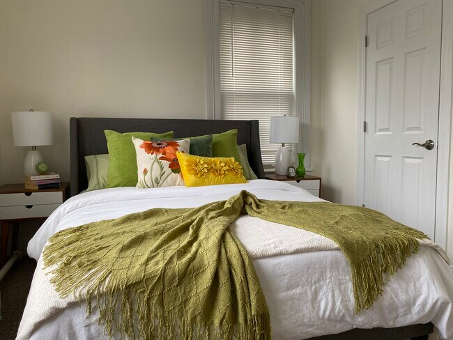 Building Photo - 52 Pomeroy Ave