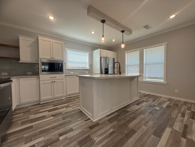 Building Photo - 5715 Camelford Dr