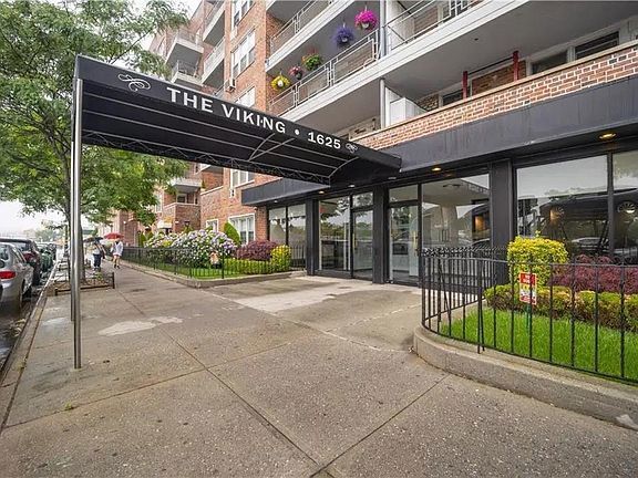 Building Photo - 1625 Emmons Ave