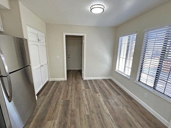 Building Photo - 13635 Elm St