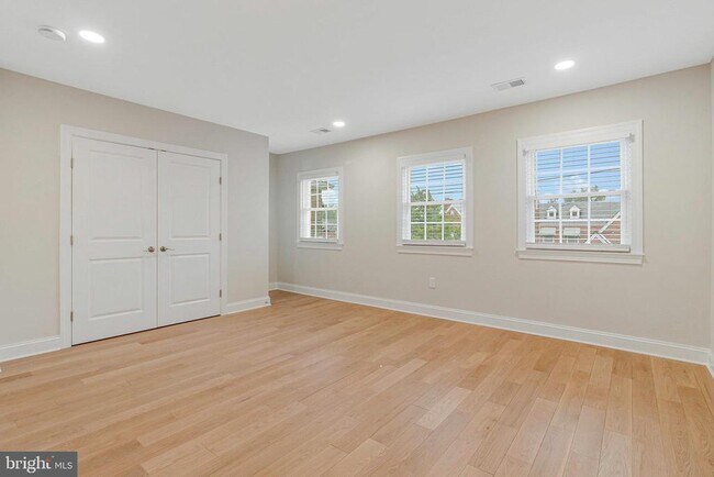 Building Photo - 1350 Sheridan St NW