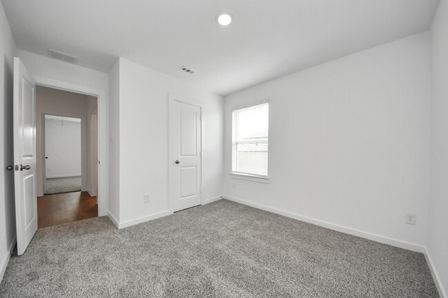 Building Photo - 9106 Serene Hvn Dr
