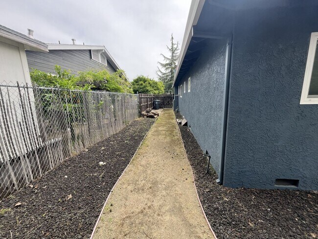 Building Photo - Charming 3 bedroom, 2 bathroom home for rent in Granite Bay, CA!