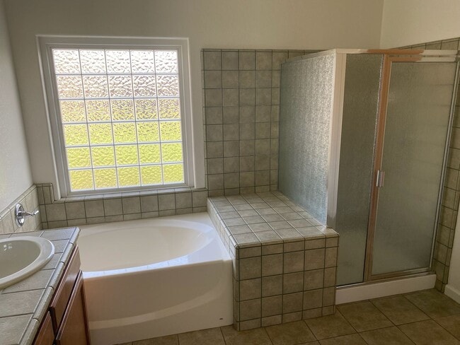 Building Photo - 2022 Muscat Ave