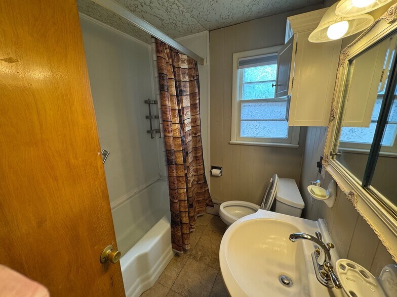 Building Photo - 1424 Saint Georges Ave