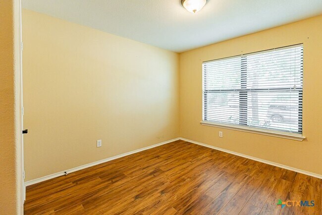 Building Photo - 2019 Woodway Dr