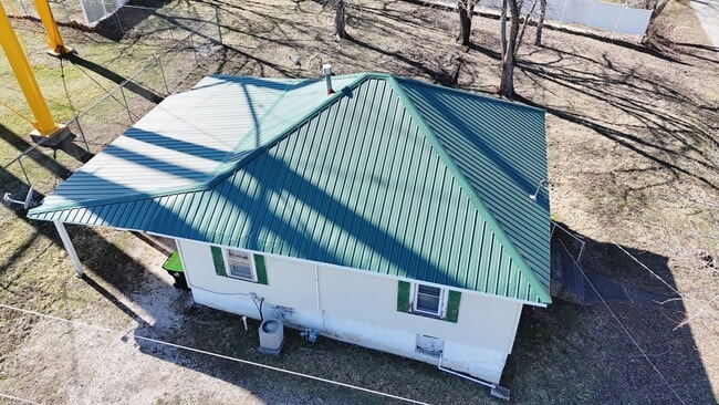 Building Photo - 310 E Jackson St