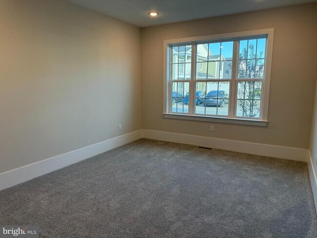 Building Photo - 1404 Justin Dr