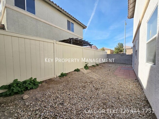 Building Photo - 3 BEDROOM 2.5 BATH HOME IN SILVERADO RANCH...