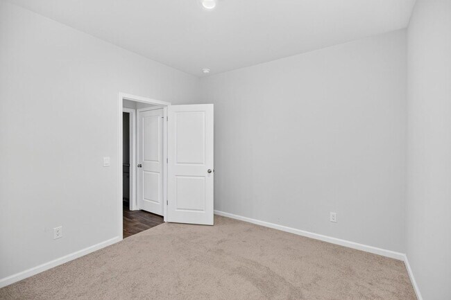 Building Photo - 129 Holly Leaf Ln