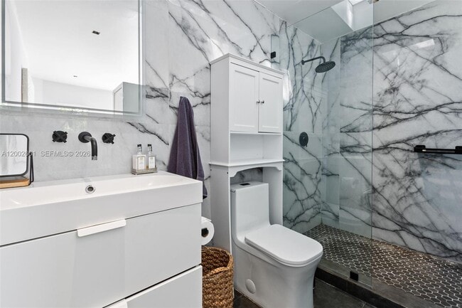 Building Photo - 1502 El Rado St