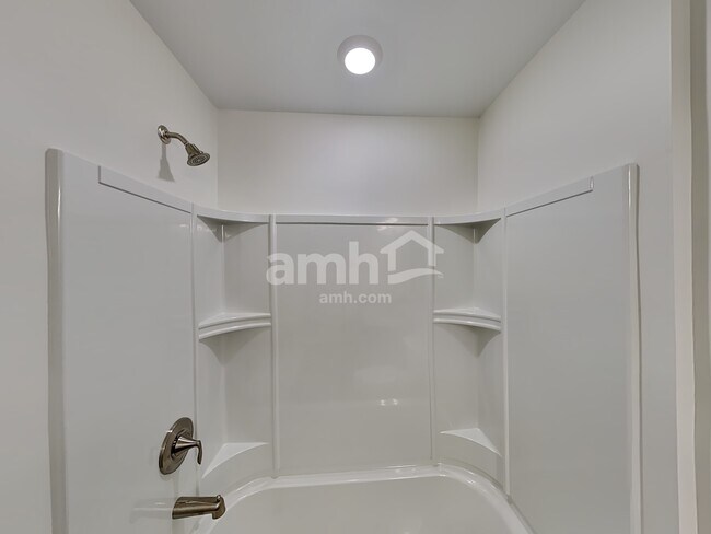 Building Photo - 5944 Hagar Vly Dr