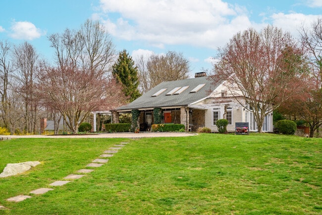 Building Photo - 58 Woodchuck Ln