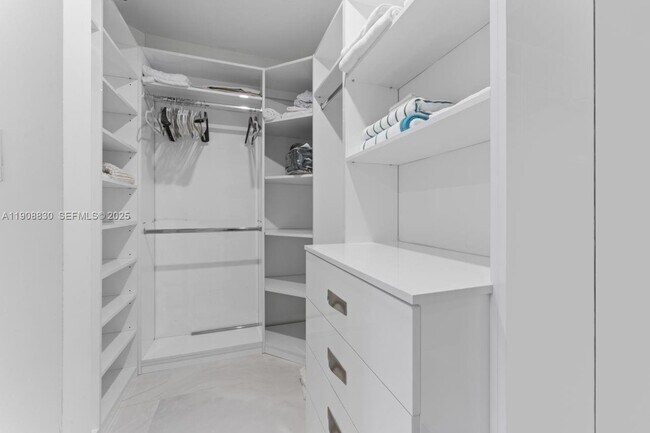 Building Photo - 19217 Fisher Island Dr