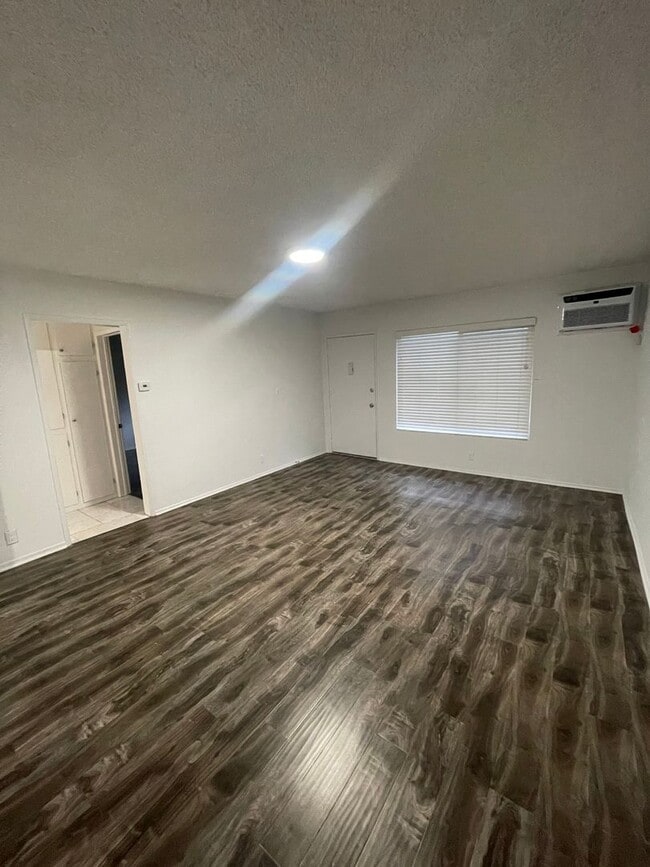 Building Photo - 271 Parke St